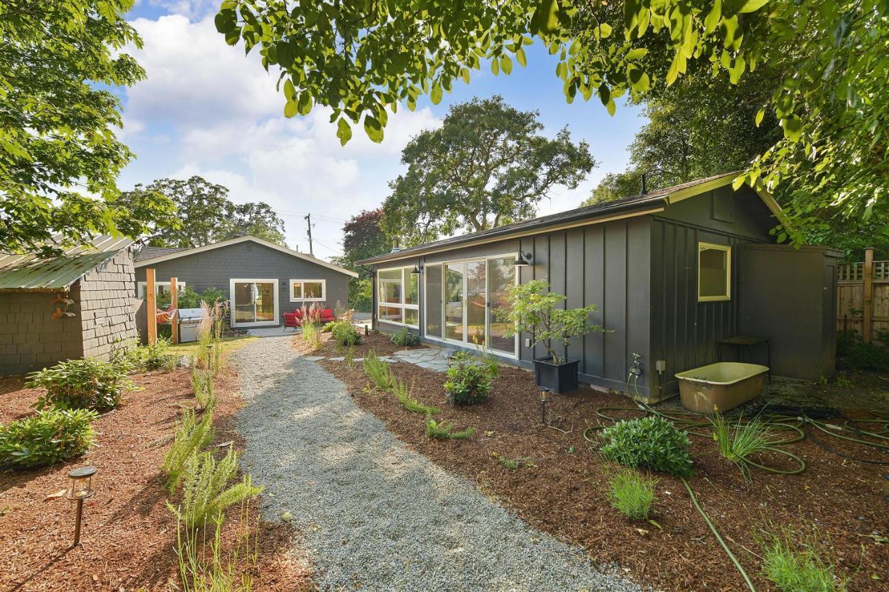 The Bayside Cottage North Saanich Exterior foto